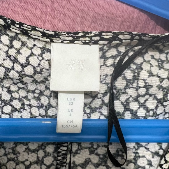 Partywear maxi dress with from slit and buttons - Picture 3 of 3